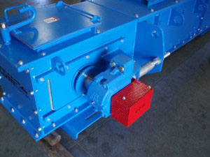 CDM Systems ceramic-lined En-Masse Drag Chain Conveyor for abrasive material conveying.
